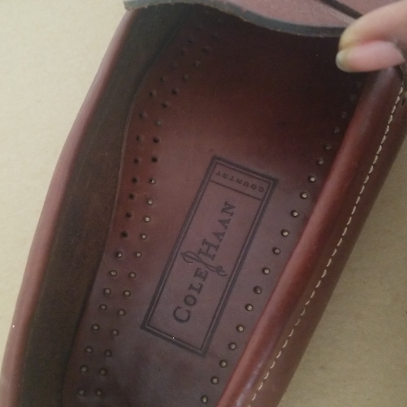 Country Cole Haan Brown is gender-neutral. Size 7.5 M - Picture 9 of 12